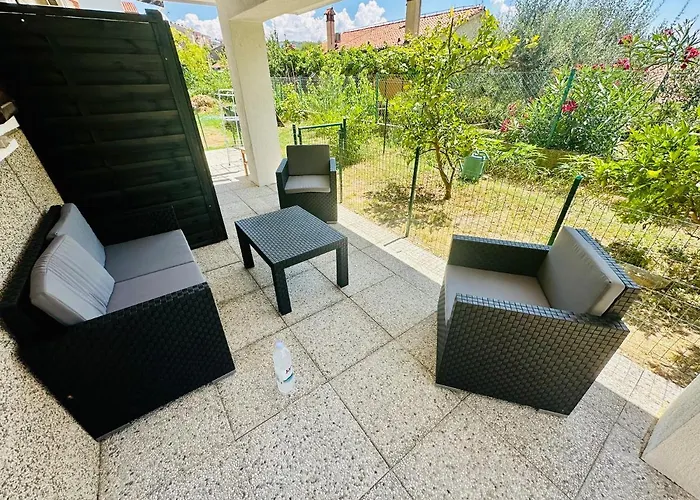 Moon Bay - Free Large Parking