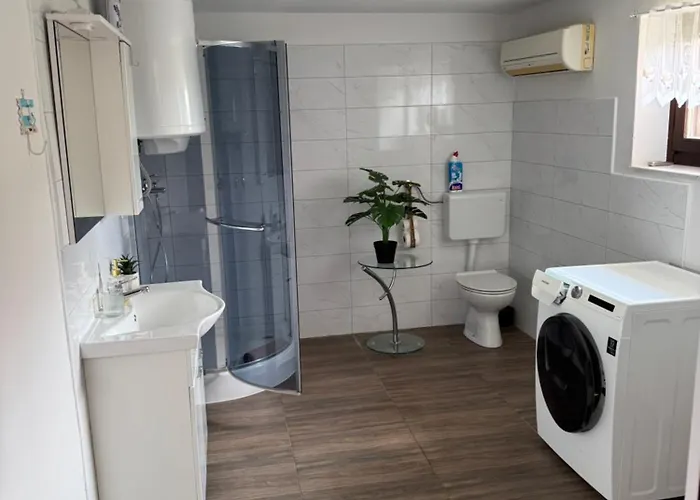 Moon Bay - Free Large Parking Apartment *