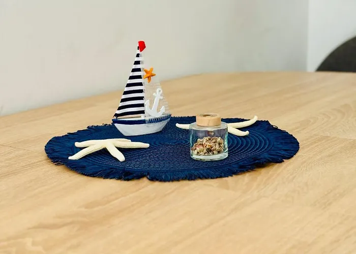 Moon Bay - Free Large Parking *