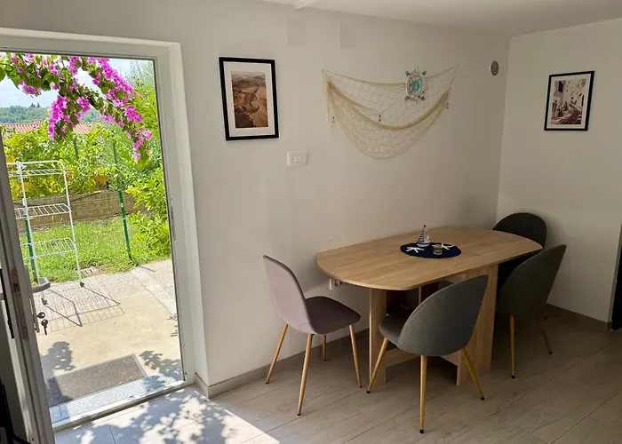 Moon Bay - Free Large Parking